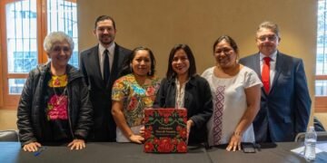 El bordado maya recibe reconocimiento internacional y  documentan su legado