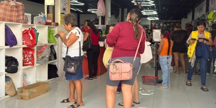 Alerta Condusef por altas deudas al final de la temporada de compras navideñas