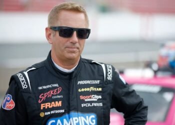 Luto en NASCAR: muere Greg Biffle y su familia en accidente aéreo