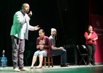 Celebran el arte inclusivo con obra interpretada en lengua de señas