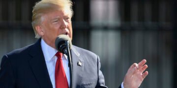 Trump ordena bloqueo total de buques petroleros sancionados con destino a Venezuela