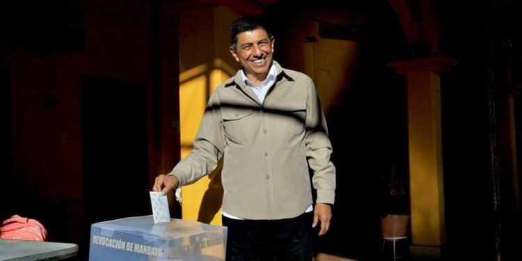 Oaxaca realiza una histórica jornada de revocación de mandato para gobernador