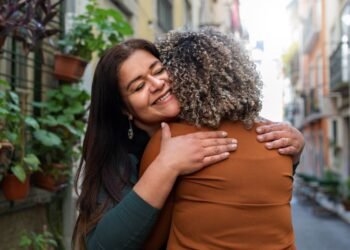 Día Mundial del Abrazo: descubre por qué abrazar beneficia tu salud