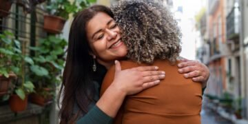 Día Mundial del Abrazo: descubre por qué abrazar beneficia tu salud