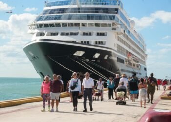 Inicia la temporada de cruceros 2026, con el arribo del Azamara Onward