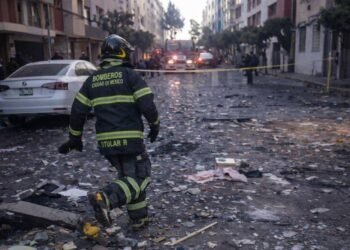 Deflagración por gas provoca evacuación masiva en CDMX
