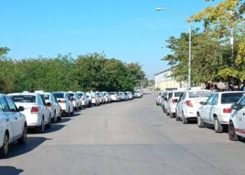 Taxistas se manifiestan exigiendo mejores condiciones