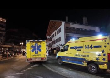 Suiza amanece de luto; devastador incendio en bar deja al menos 40 muertos en Crans-Montana