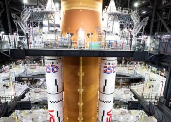 Cuenta regresiva: el cohete lunar Artemis II comienza su traslado épico