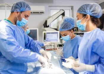 ¡Médicos del futuro! Realizan primera cirugía con ayuda de un robot en Mérida