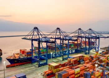 Veracruz entra a la liga de los grandes puertos con arribo histórico de megabuque