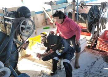 Semar auxilia a pescador herido por ataque de mantarraya en Arrecife Alacranes