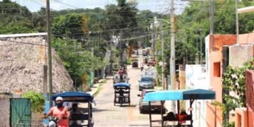 Momento dramático: una joven madre olvida a su bebé en un mototaxi