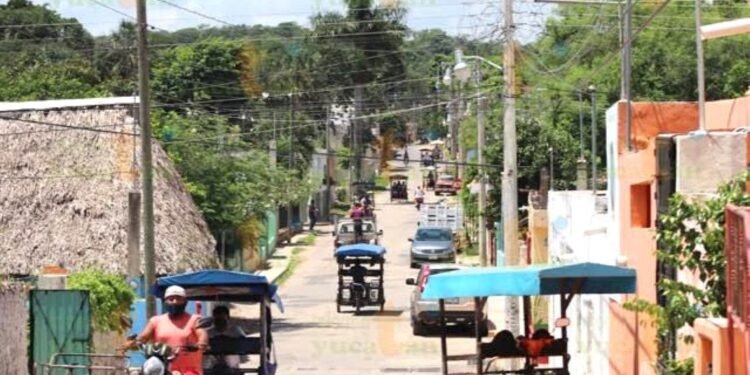 Momento dramático: una joven madre olvida a su bebé en un mototaxi