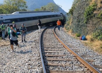 ¿Qué provocó el descarrilamiento del tren del Corredor Interoceánico? Esto dice la FGR