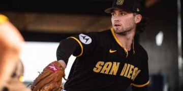 Leones refuerza su staff de pitcheo con el norteamericano Aaron Leasher