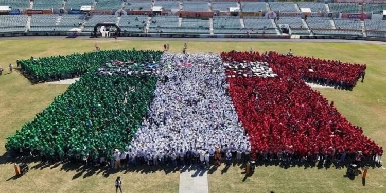 México se puso la camiseta y logró Récord Guinness con la playera humana más grande del mundo
