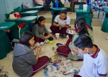 Como las abejas los jóvenes en Yucatán protegen su comunidad