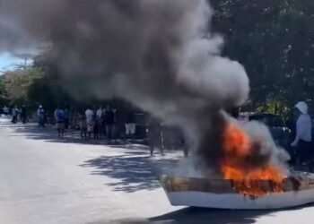 Pescadores bloquean La Caleta en Progreso en protesta contra autoridades