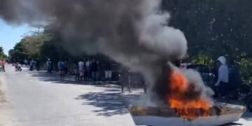 Pescadores bloquean La Caleta en Progreso en protesta contra autoridades