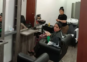 Senadoras se ponen guapas; destapan salón de belleza que opera en plenarias