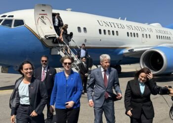 Caracas y Washington reabren diálogo; secretario de Energía visita Venezuela