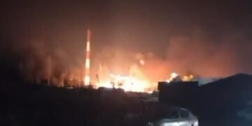 Fuego en subestación eléctrica provoca apagón en Valle de Bravo; CFE controla emergencia