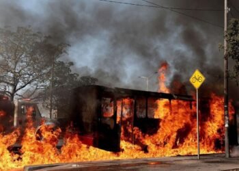 En alerta autoridades de todo el país ante narcobloqueos derivados de la muerte de “El Mencho”