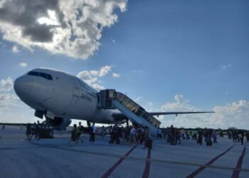 Escasez de combustible obliga a Rusia a sacar a sus turistas de Cuba