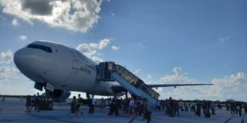 Escasez de combustible obliga a Rusia a sacar a sus turistas de Cuba