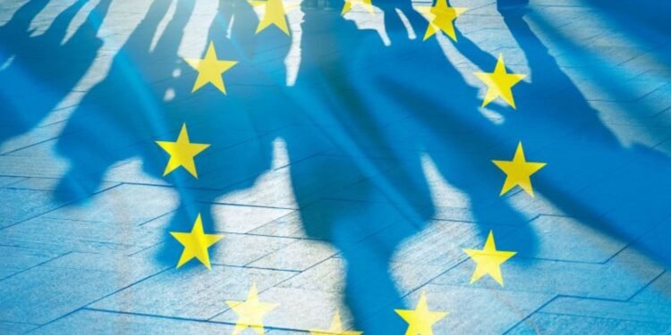 Se lanza la Unión Europea contra Tik Tok, afirma que su diseño es adictivo para menores de edad