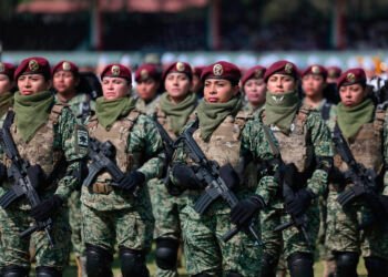 Tras reconocer a mujeres militares, Sheinbaum anuncia homenajes
