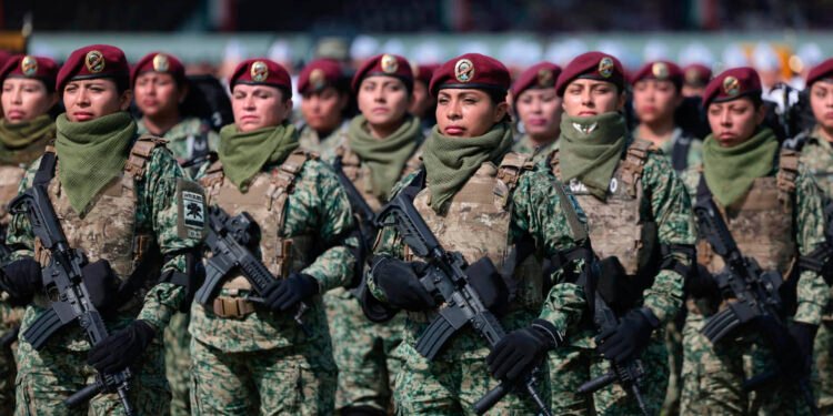 Tras reconocer a mujeres militares, Sheinbaum anuncia homenajes