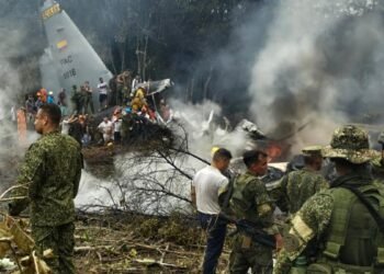 Tragedia aérea en Colombia: avión del ejército cae tras despegar en Putumayo