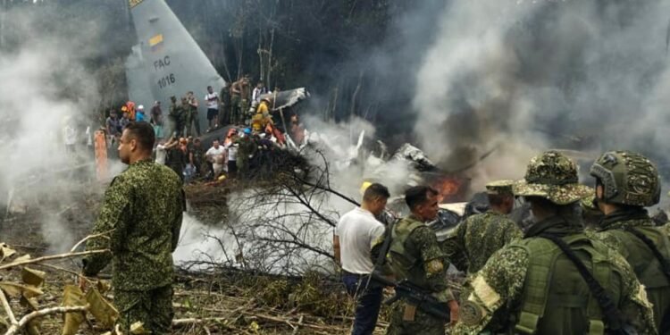 Tragedia aérea en Colombia: avión del ejército cae tras despegar en Putumayo