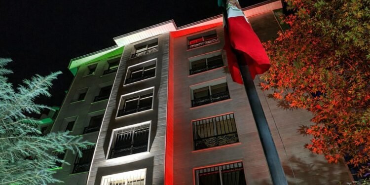 Evacúan a 121 mexicanos de Medio Oriente; Cancillería informa que no hay connacionales heridos