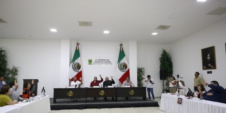 Comisión avala reforma para apoyar a mujeres víctimas de violencia