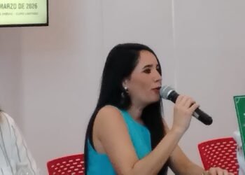 Paola Herrera reivindica el papel de la mujer en el fútbol con su nuevo libro