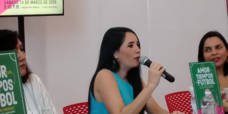 Paola Herrera reivindica el papel de la mujer en el fútbol con su nuevo libro