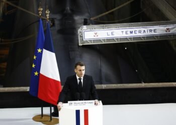 Focos amarillos en Francia; Macron ordena aumento de su arsenal nuclear