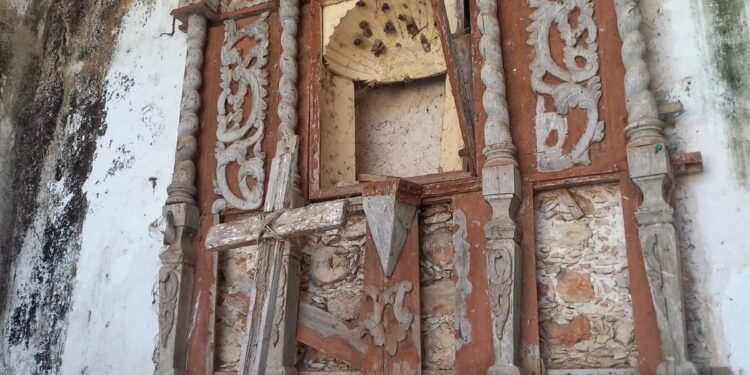 El abandono institucional acelera el saqueo  de la iglesia de San Mateo