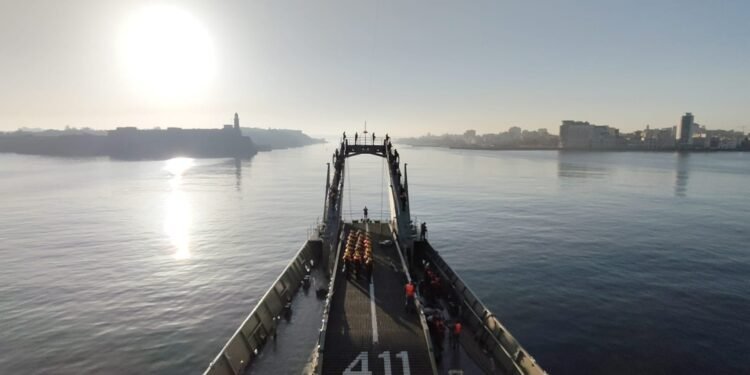 Papaloapan y Huasteco atracan en La Habana con ayuda mexicana