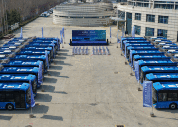 Desde China, trolebuses navegan rumbo a México para la copa mundial FIFA