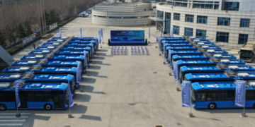 Desde China, trolebuses navegan rumbo a México para la copa mundial FIFA