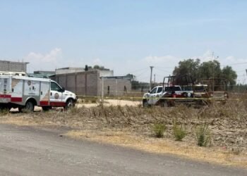 Muere un hombre tras derrumbe de huachitúnel; tres más están atrapados