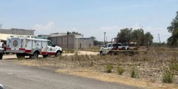 Muere un hombre tras derrumbe de huachitúnel; tres más están atrapados