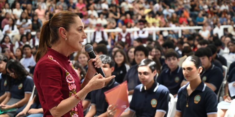 Sheinbaum apuesta por becas como palanca educativa hacia 2030