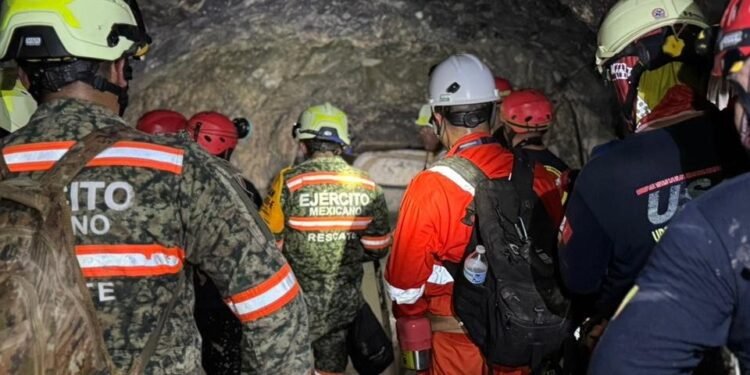 Tras 13 días bajo tierra, hallan con vida a minero en Santa Fe; uno sigue atrapado