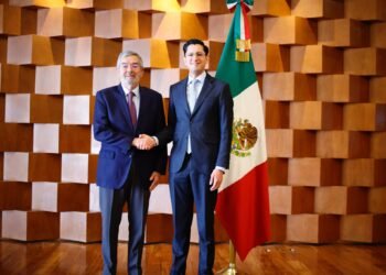 Cambio en la diplomacia mexicana: Roberto Velasco queda al frente de SRE