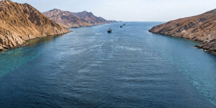 Trump advierte bloqueo naval en Ormuz tras fracaso de negociaciones con Irán